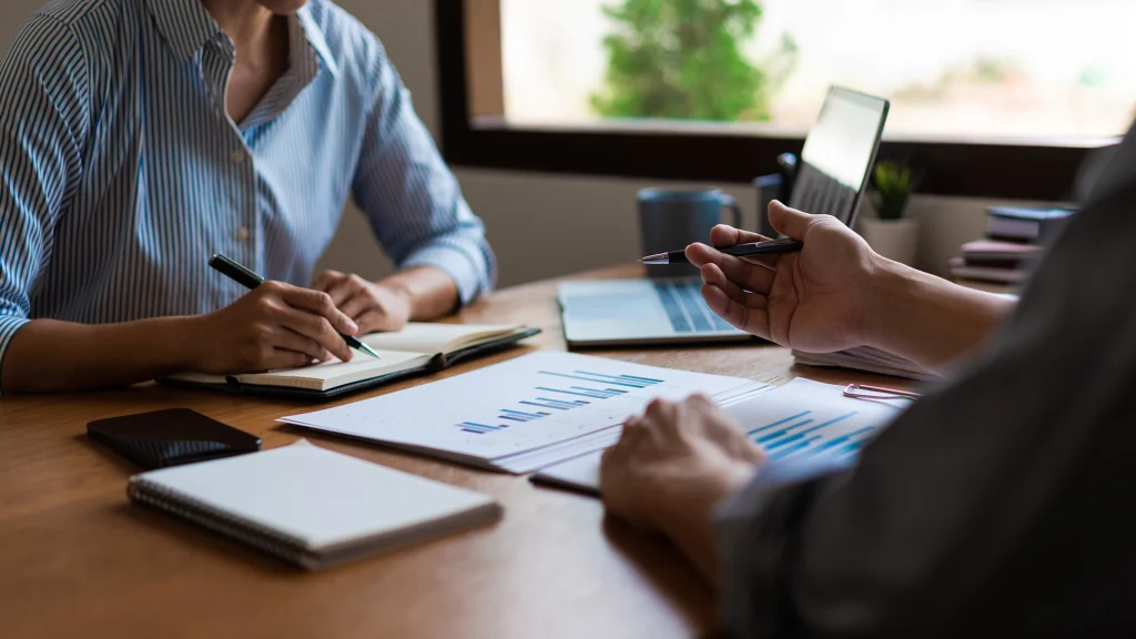 An employee is poaching clients after resigning: what to do (without making it worse)