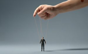 8 Signs You’re Dealing With a Micromanager (And How to Manage Them Effectively)